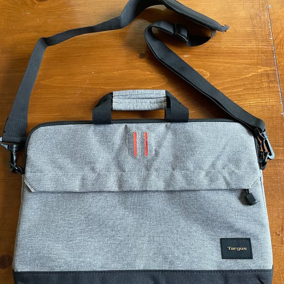 Targus Strata Slip Case Laptop Sleeve - NWOT - Picture 1 of 4